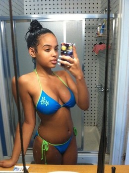 Sexy ebony chicks in the swimsuits..